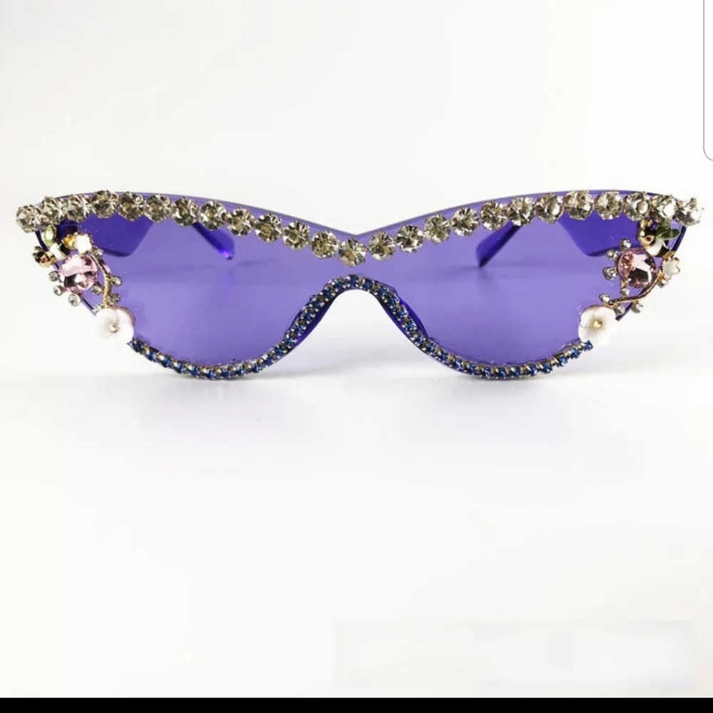 NWOT purple cat eye sunglasses with rinestones